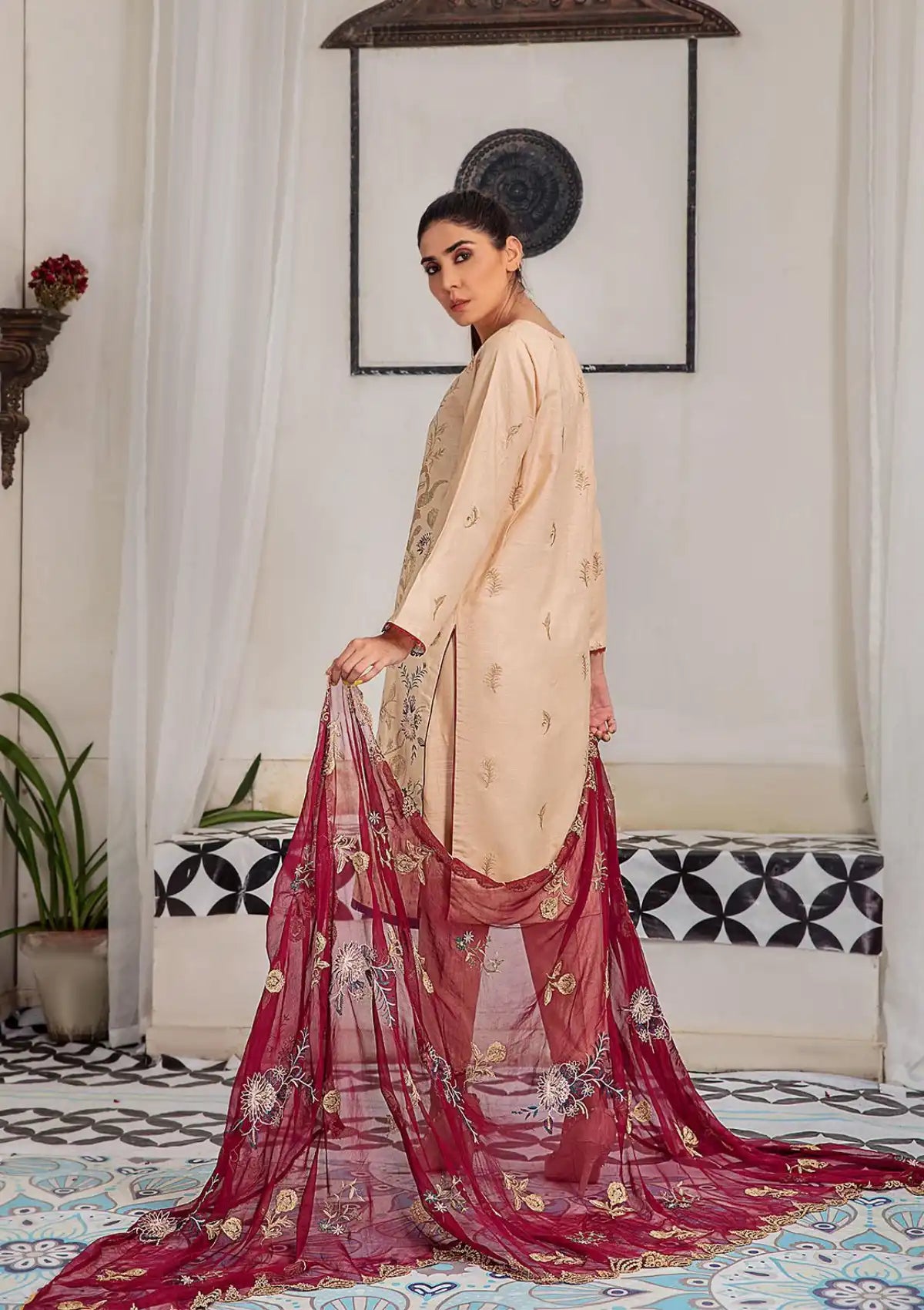 Humdum Noir Emb Slub Linen'23 D-10 - Mohsin Saeed Fabrics