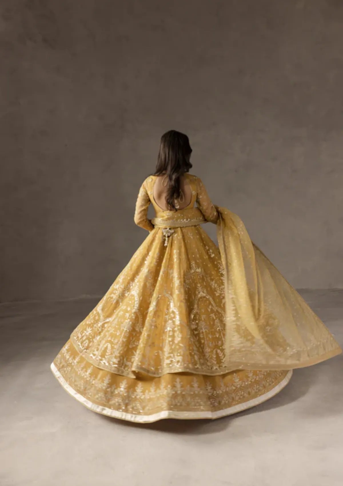 mohsin-saeed-fabrics-designer-daily-wear-formal-and-wedding-suits-within-budget-This-product-is-from-imran-ramzan-eblouir25-paraiso-dor-is-available-on-Mohsin-saeed-fabrics-website.