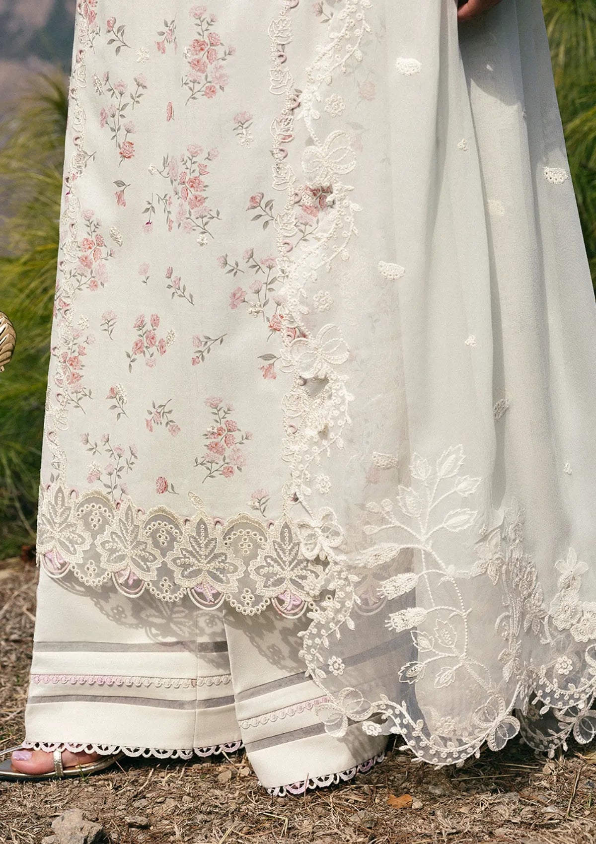 mohsin-saeed-fabrics-luxury-fashion-collection-daily-wear-wedding-and-formal-in-budget-This-product-is-from-qalamkar-qlinekari-lawn25-dc-13-miri-is-available-on-Mohsin-saeed-fabrics-website.