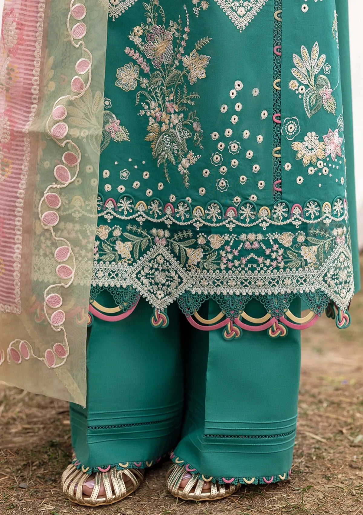 mohsin-saeed-fabrics-luxury-fashion-collection-daily-wear-wedding-and-formal-in-budget-This-product-is-from-qalamkar-qlinekari-lawn25-dc-08-elida-is-available-on-Mohsin-saeed-fabrics-website.