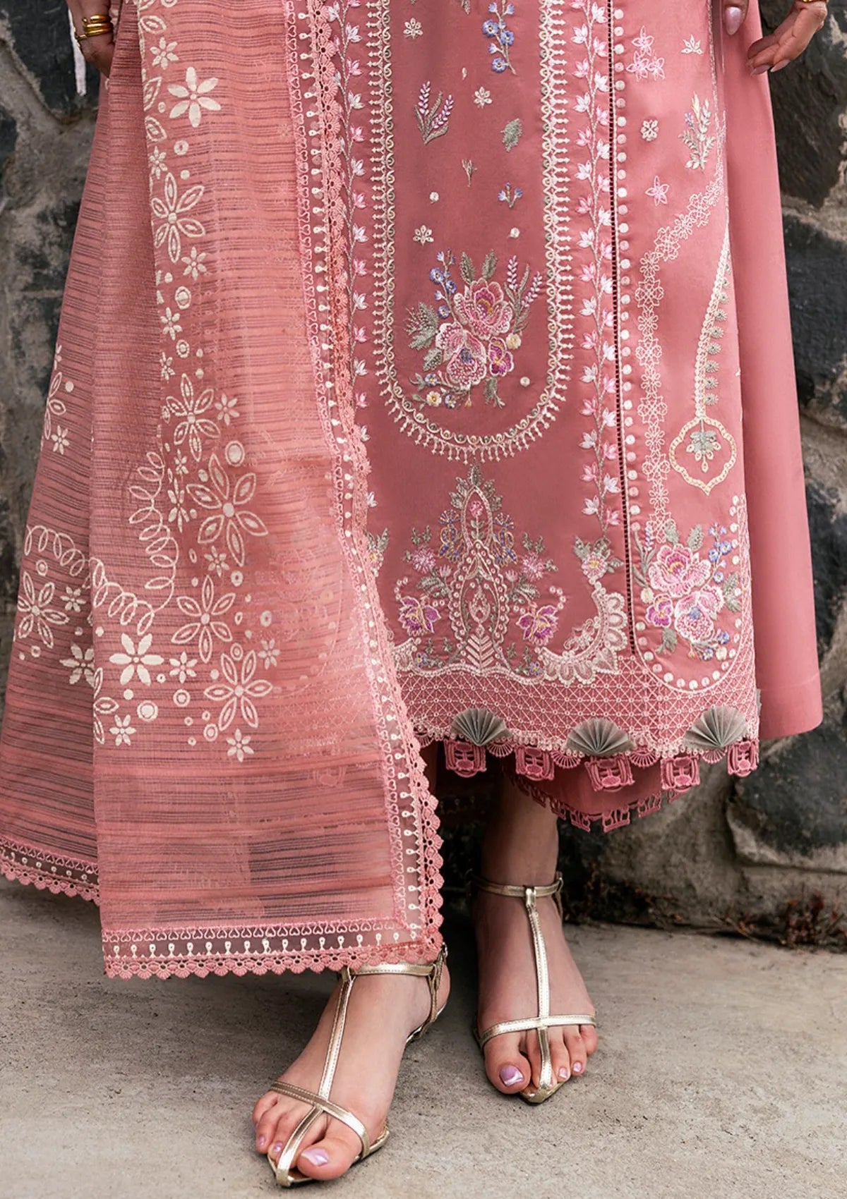 mohsin-saeed-fabrics-luxury-fashion-collection-daily-wear-wedding-and-formal-in-budget-This-product-is-from-qalamkar-qlinekari-lawn25-dc-03-moya-is-available-on-Mohsin-saeed-fabrics-website.