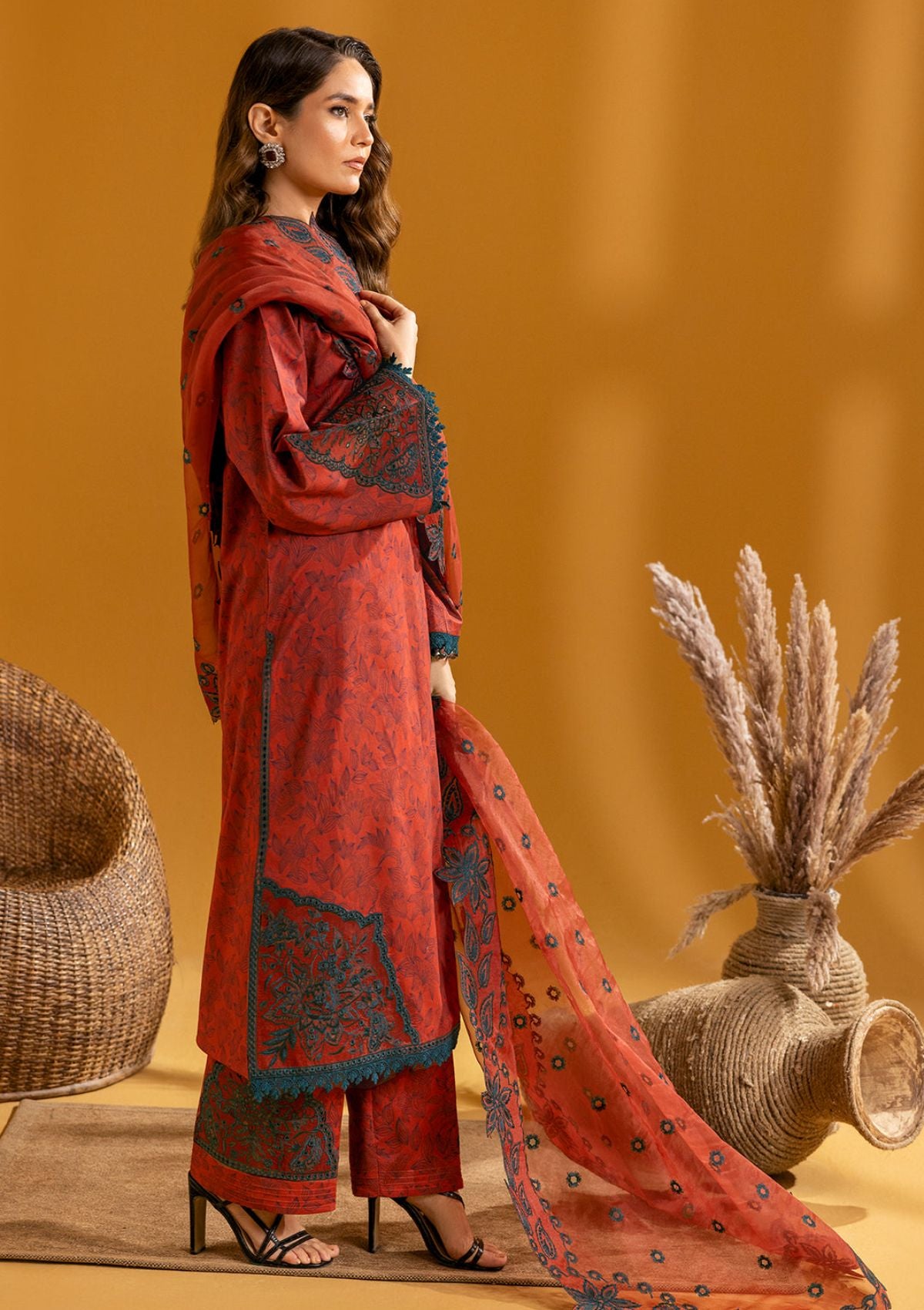 Maahi Print Emb Lawn by Alizeh'24 D-08 MIRA - Mohsin Saeed Fabrics