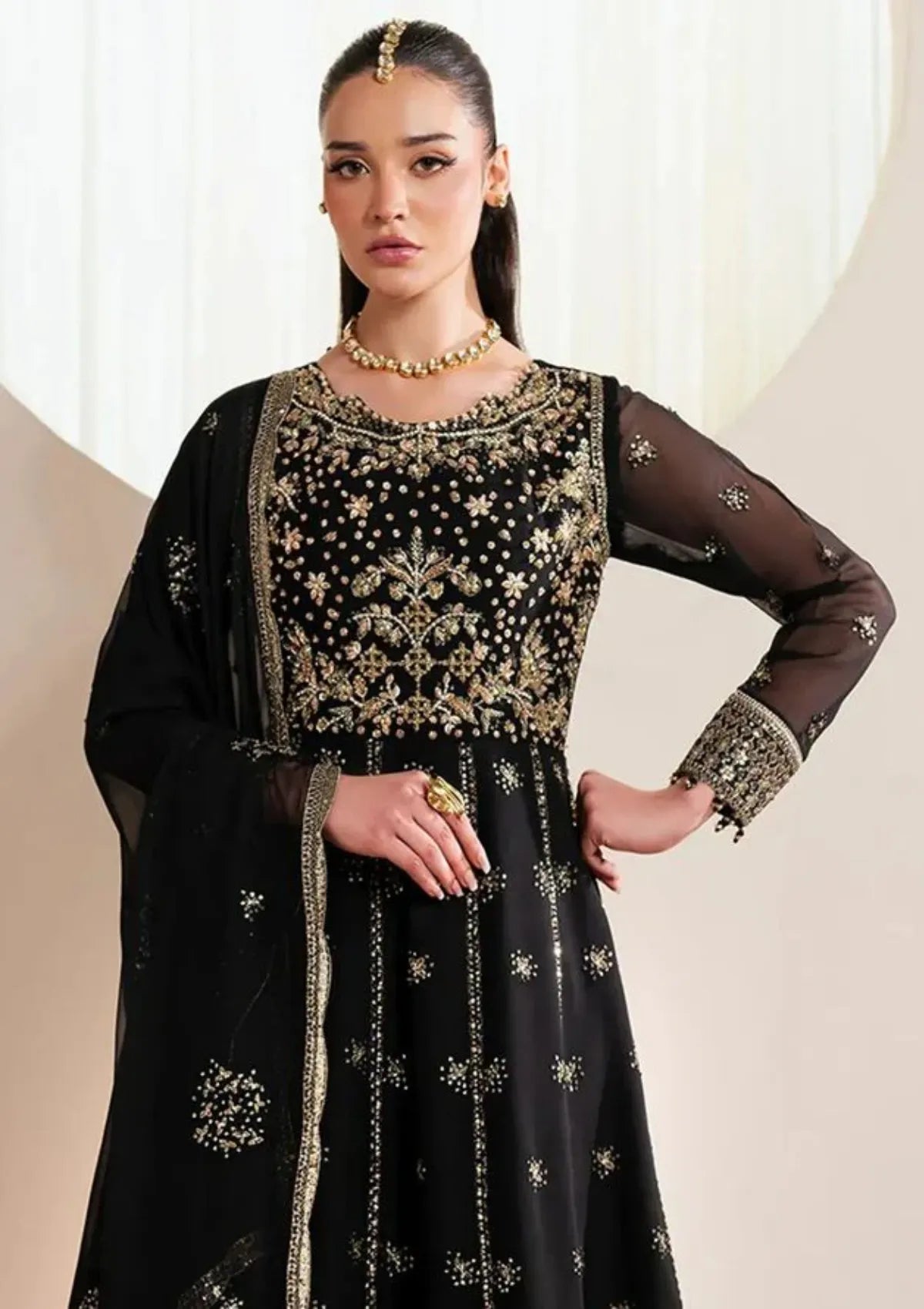 mohsin-saeed-fabrics-designer-daily-wear-formal-and-wedding-suits-within-budget-This-product-is-from-reena-by-alizeh-vol-4-organza25-af-4030-noir-is-available-on-Mohsin-saeed-fabrics-website.