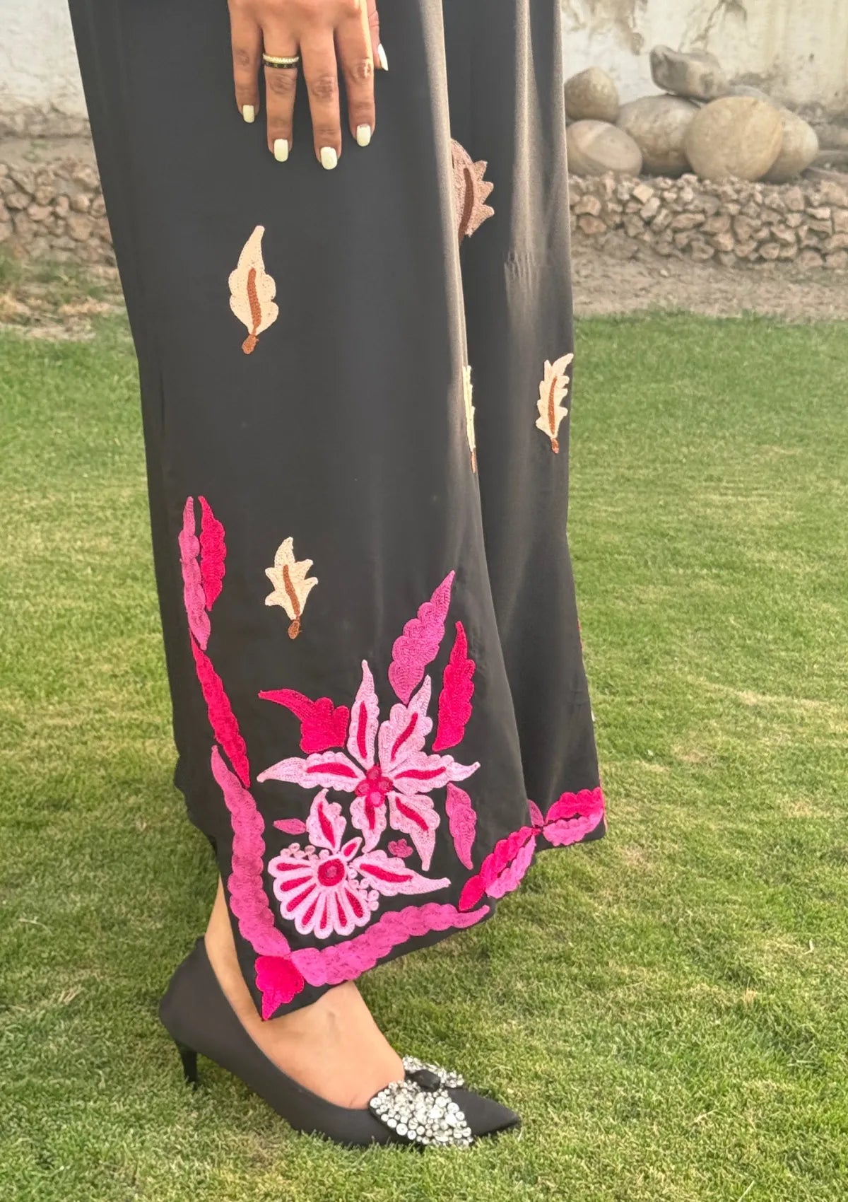 mohsin-saeed-fabrics-designer-daily-wear-formal-and-wedding-suits-within-budget-This-product-is-from-manahils-threaded-embroidery-kaftan-is-available-on-Mohsin-saeed-fabrics-website.