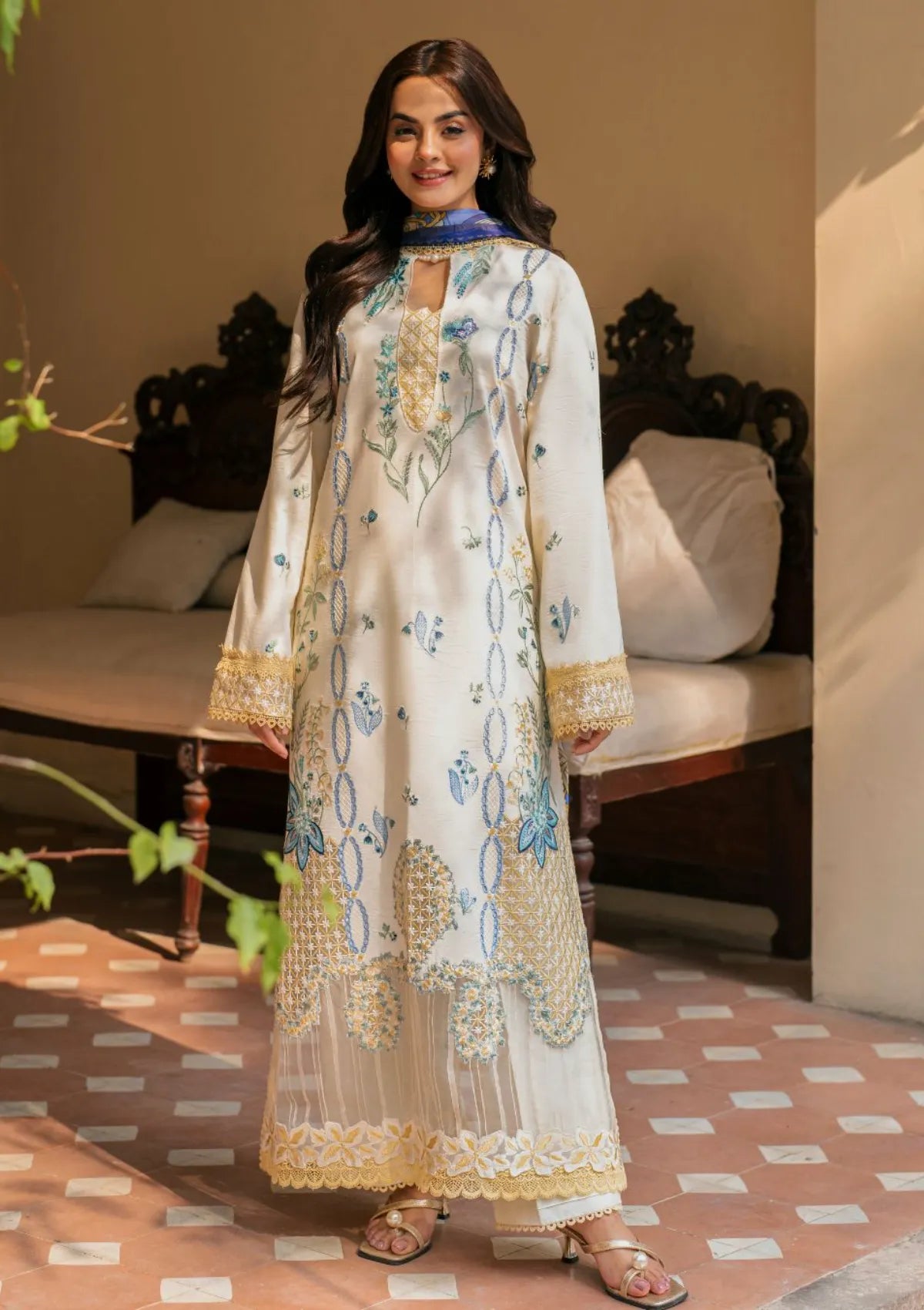 mohsin-saeed-fabrics-luxury-fashion-collection-daily-wear-wedding-and-formal-in-budget-This-product-is-from-roheenaz-aashiyana-luxury-lawn25-rnz-01a-zoya-is-available-on-Mohsin-saeed-fabrics-website.