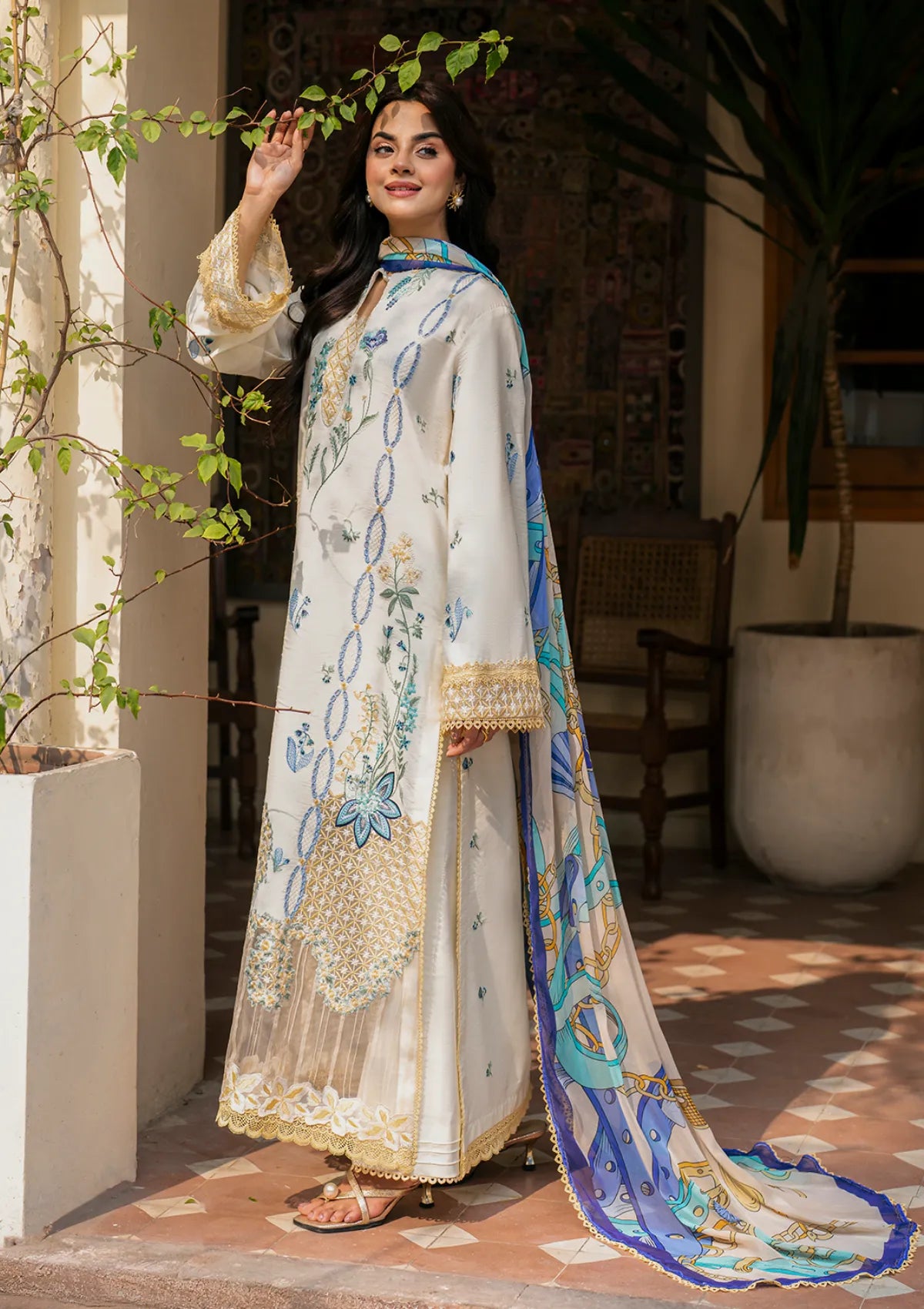 mohsin-saeed-fabrics-luxury-fashion-collection-daily-wear-wedding-and-formal-in-budget-This-product-is-from-roheenaz-aashiyana-luxury-lawn25-rnz-01a-zoya-is-available-on-Mohsin-saeed-fabrics-website.