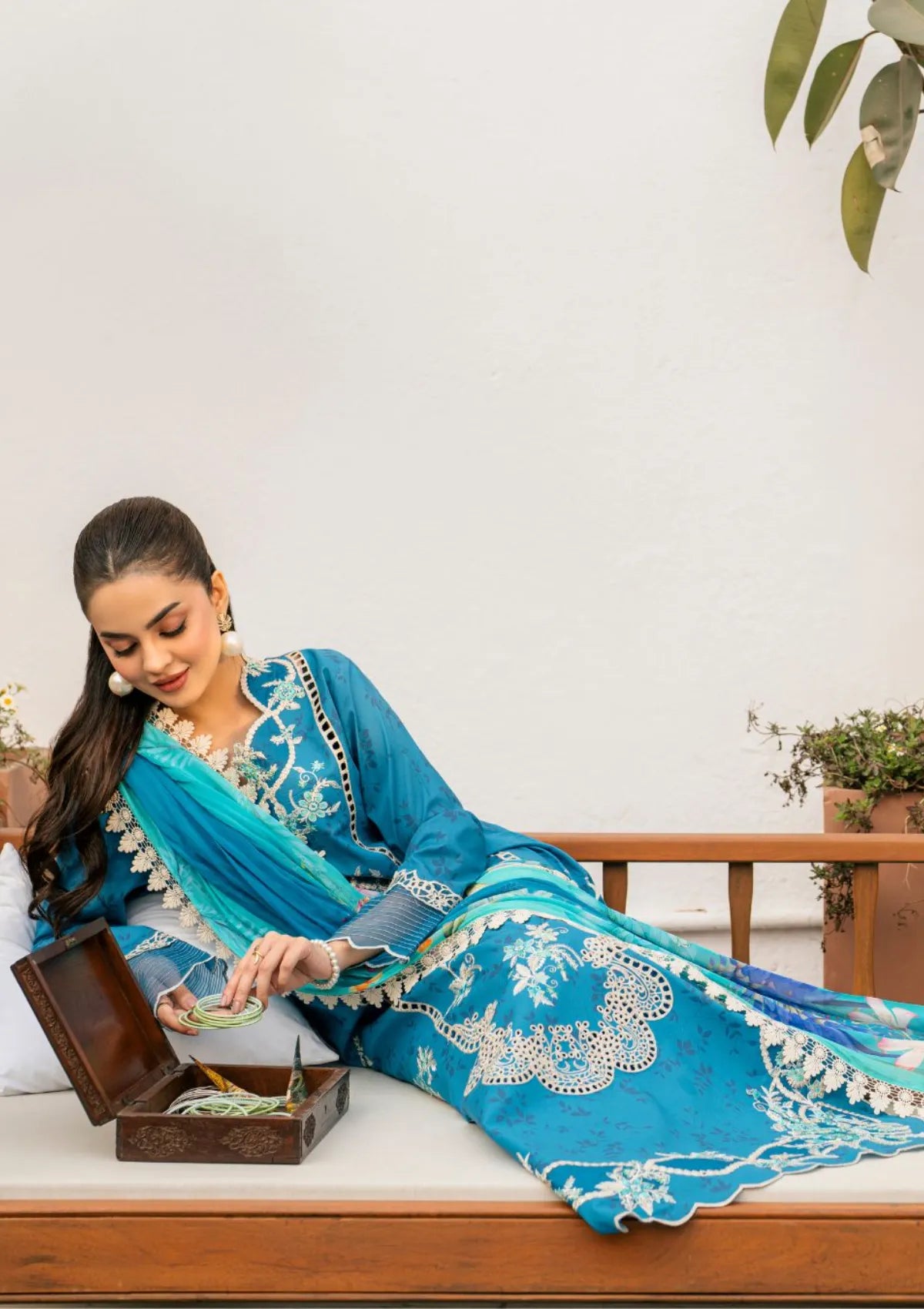 mohsin-saeed-fabrics-luxury-fashion-collection-daily-wear-wedding-and-formal-in-budget-This-product-is-from-roheenaz-aashiyana-luxury-lawn25-rnz-04b-akifa-is-available-on-Mohsin-saeed-fabrics-website.