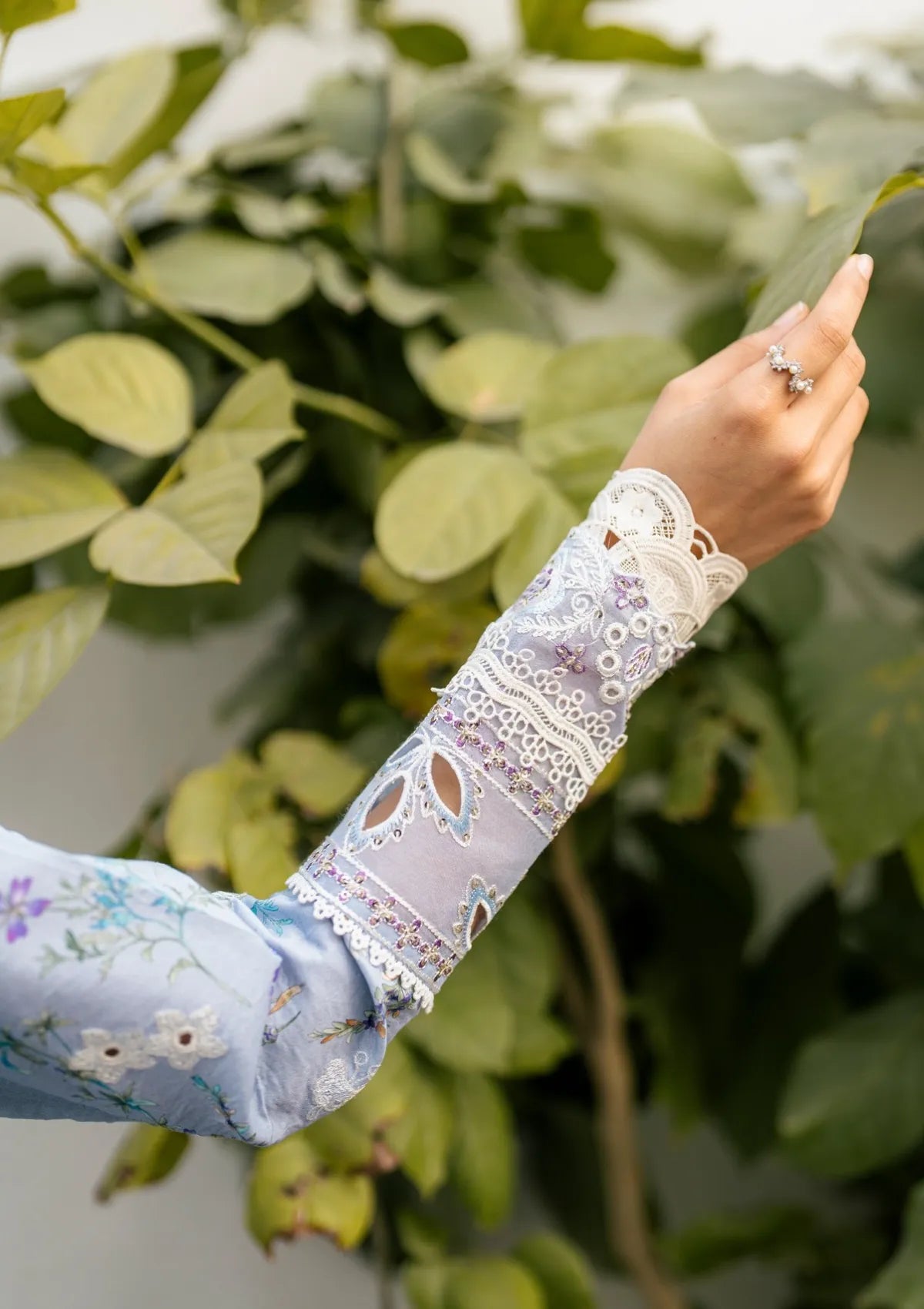 mohsin-saeed-fabrics-luxury-fashion-collection-daily-wear-wedding-and-formal-in-budget-This-product-is-from-roheenaz-aashiyana-luxury-lawn25-rnz-05a-areesha-is-available-on-Mohsin-saeed-fabrics-website.