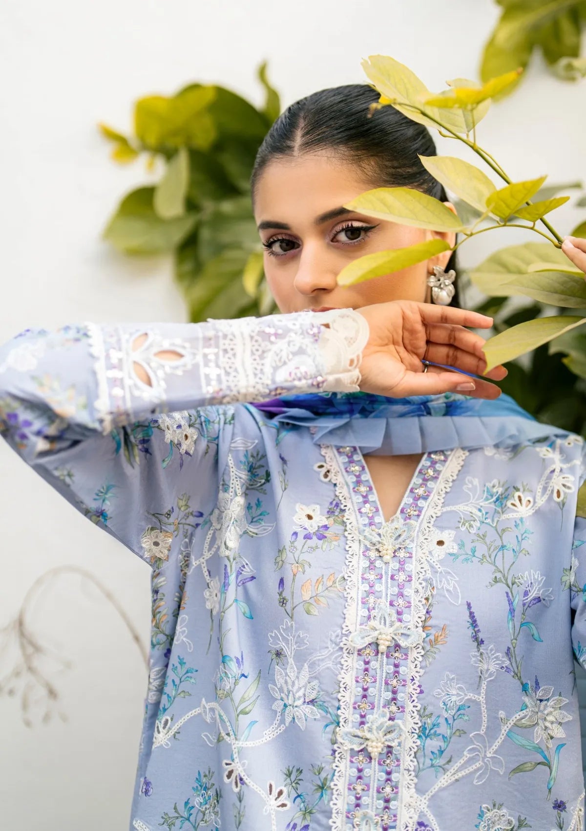mohsin-saeed-fabrics-luxury-fashion-collection-daily-wear-wedding-and-formal-in-budget-This-product-is-from-roheenaz-aashiyana-luxury-lawn25-rnz-05a-areesha-is-available-on-Mohsin-saeed-fabrics-website.