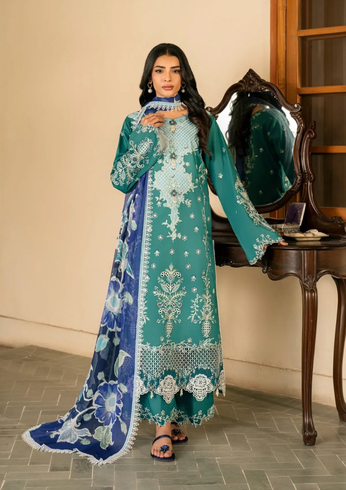 mohsin-saeed-fabrics-luxury-fashion-collection-daily-wear-wedding-and-formal-in-budget-This-product-is-from-roheenaz-aashiyana-luxury-lawn25-rnz-02a-abeer-is-available-on-Mohsin-saeed-fabrics-website.