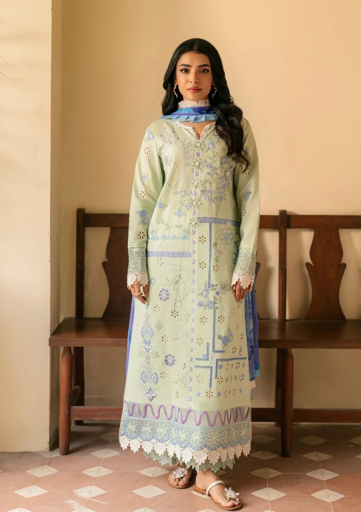 mohsin-saeed-fabrics-luxury-fashion-collection-daily-wear-wedding-and-formal-in-budget-This-product-is-from-roheenaz-aashiyana-luxury-lawn25-rnz-07a-zumar-is-available-on-Mohsin-saeed-fabrics-website.