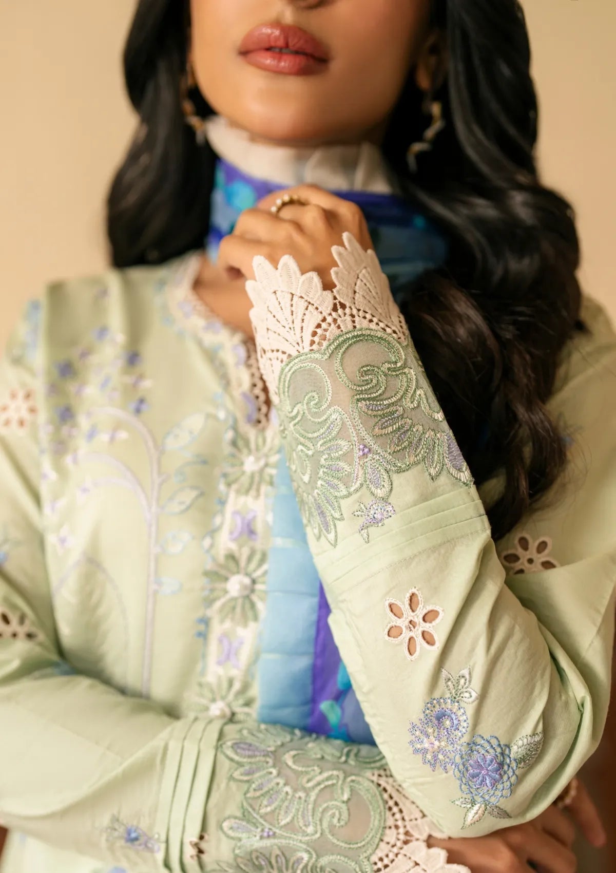 mohsin-saeed-fabrics-luxury-fashion-collection-daily-wear-wedding-and-formal-in-budget-This-product-is-from-roheenaz-aashiyana-luxury-lawn25-rnz-07a-zumar-is-available-on-Mohsin-saeed-fabrics-website.