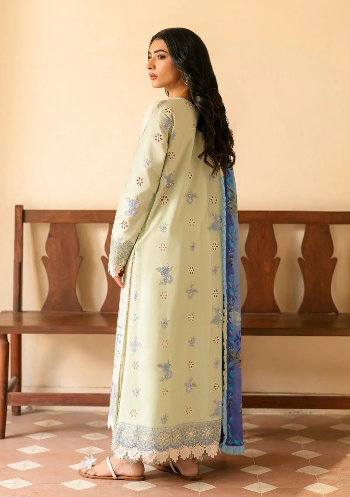 mohsin-saeed-fabrics-luxury-fashion-collection-daily-wear-wedding-and-formal-in-budget-This-product-is-from-roheenaz-aashiyana-luxury-lawn25-rnz-07a-zumar-is-available-on-Mohsin-saeed-fabrics-website.