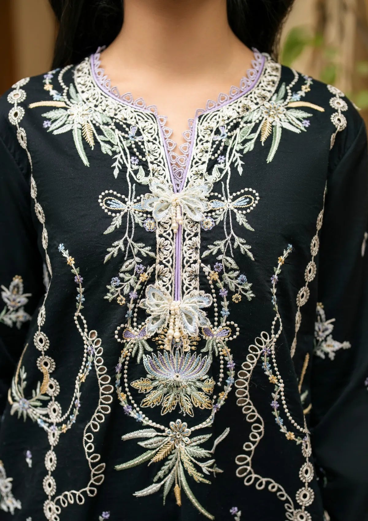 mohsin-saeed-fabrics-luxury-fashion-collection-daily-wear-wedding-and-formal-in-budget-This-product-is-from-roheenaz-aashiyana-luxury-lawn25-rnz-06b-hania-is-available-on-Mohsin-saeed-fabrics-website.