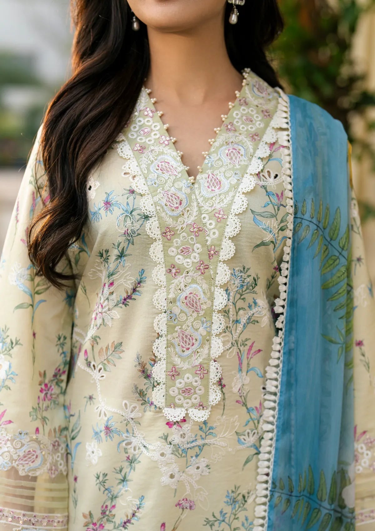 mohsin-saeed-fabrics-luxury-fashion-collection-daily-wear-wedding-and-formal-in-budget-This-product-is-from-roheenaz-aashiyana-luxury-lawn25-rnz-05b-maha-is-available-on-Mohsin-saeed-fabrics-website.