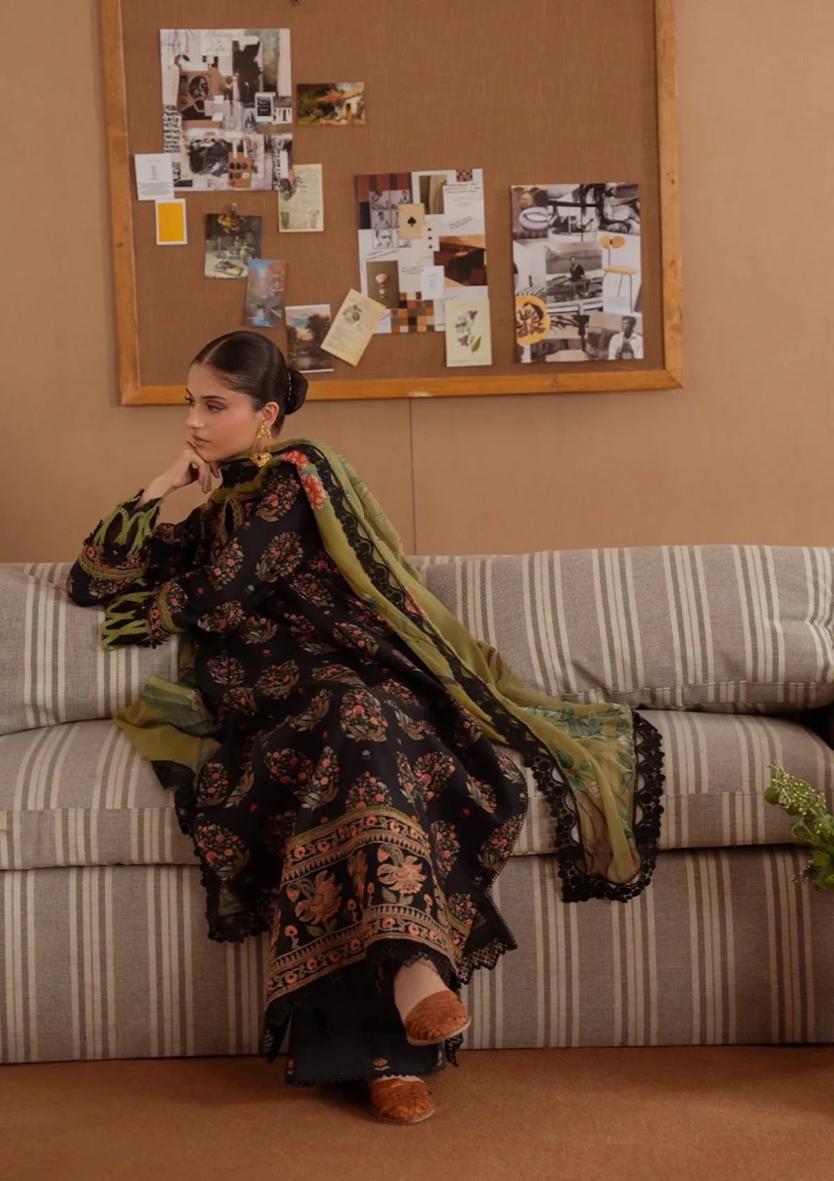 mohsin-saeed-fabrics-designer-daily-wear-formal-and-wedding-suits-within-budget-This-product-is-from-saira-rizwan-laanem-summer-lawn25-nerida-b-srl25-02-is-available-on-Mohsin-saeed-fabrics-website.