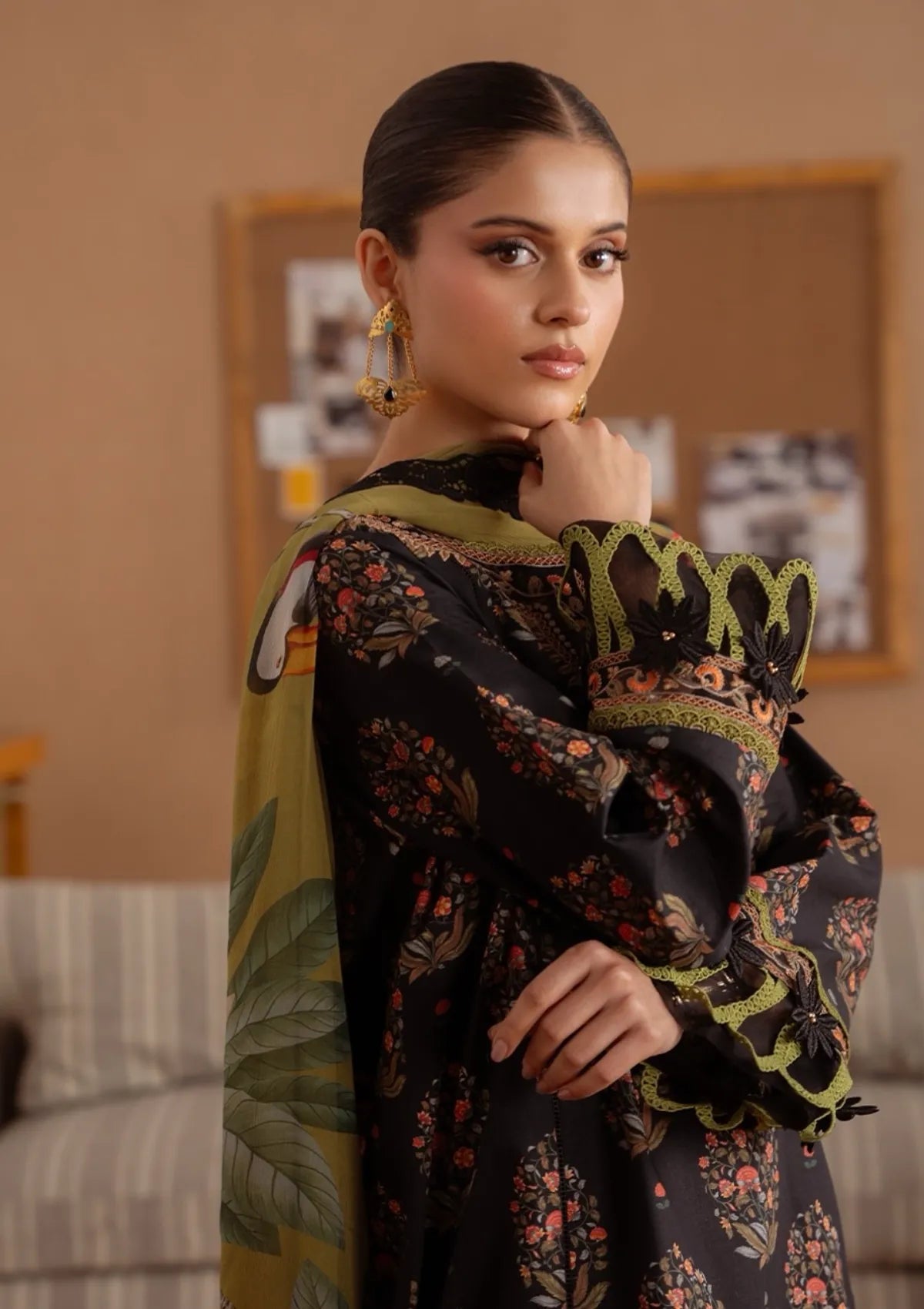 mohsin-saeed-fabrics-designer-daily-wear-formal-and-wedding-suits-within-budget-This-product-is-from-saira-rizwan-laanem-summer-lawn25-nerida-b-srl25-02-is-available-on-Mohsin-saeed-fabrics-website.