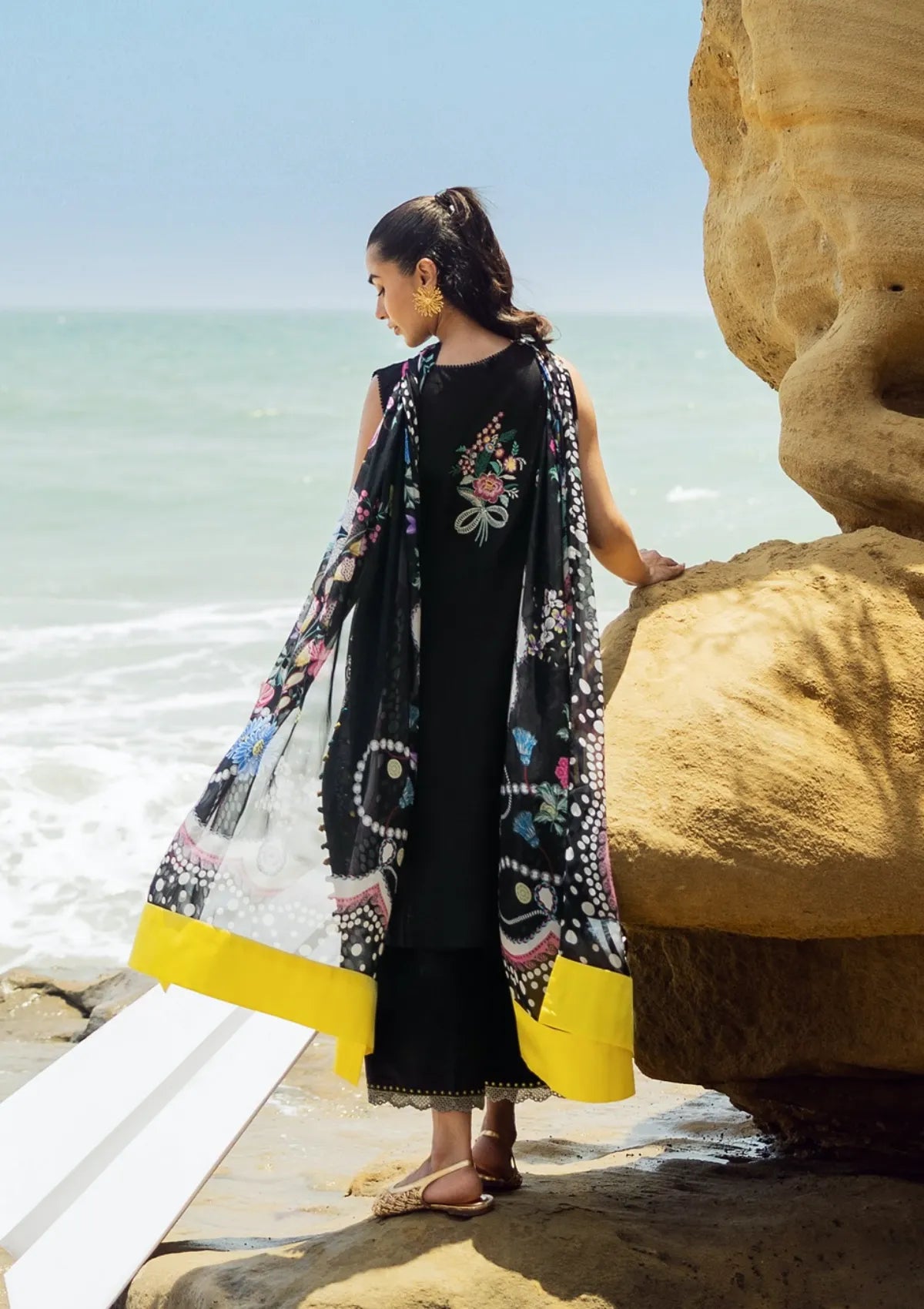 mohsin-saeed-fabrics-luxury-fashion-collection-daily-wear-wedding-and-formal-in-budget-This-product-is-from-siraa-by-sfk-everyday-lawn25-d-01-is-available-on-Mohsin-saeed-fabrics-website.