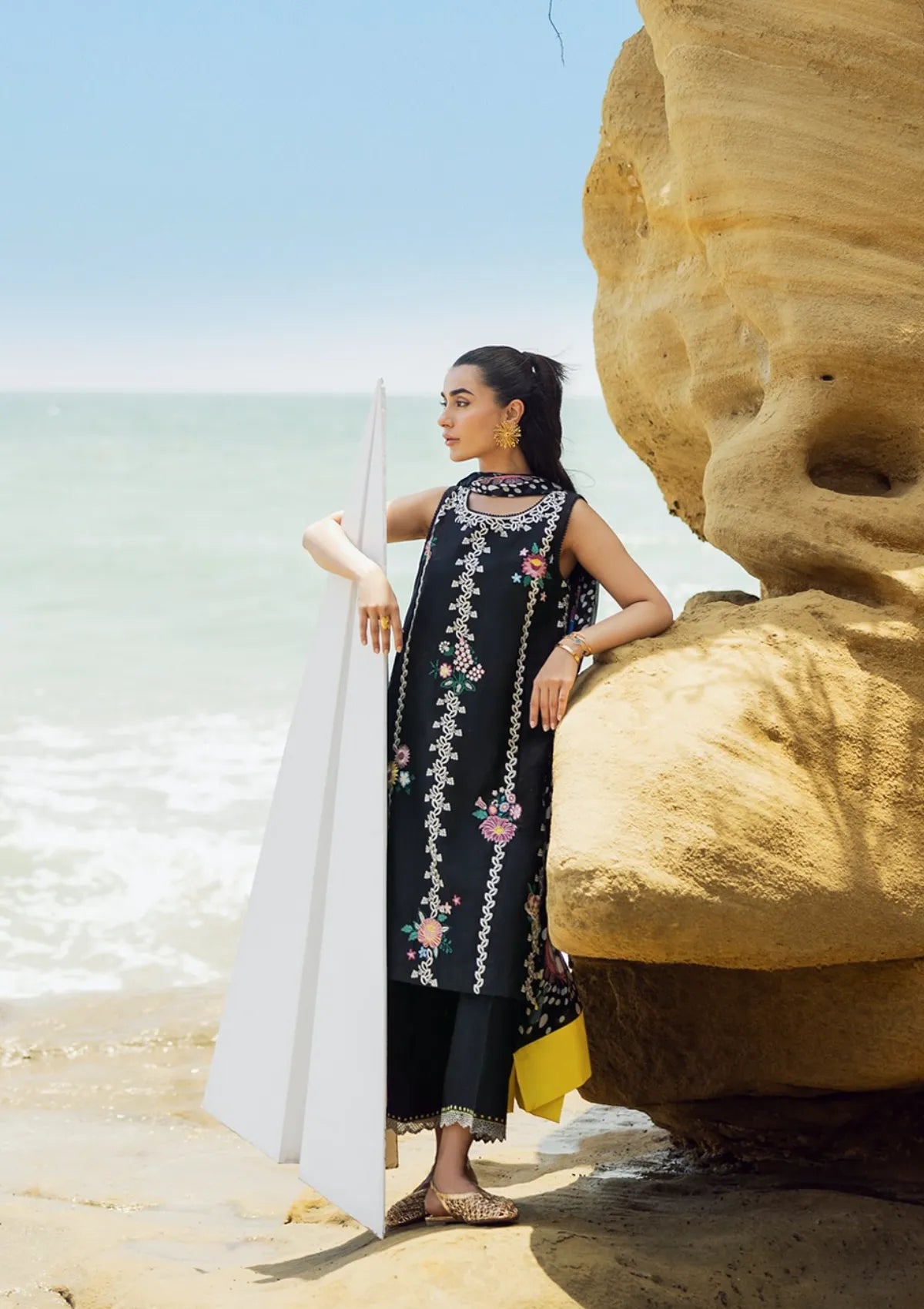 mohsin-saeed-fabrics-luxury-fashion-collection-daily-wear-wedding-and-formal-in-budget-This-product-is-from-siraa-by-sfk-everyday-lawn25-d-01-is-available-on-Mohsin-saeed-fabrics-website.