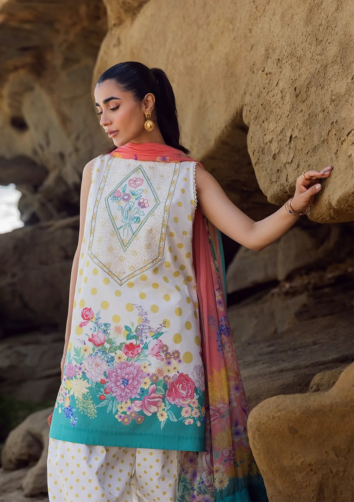 mohsin-saeed-fabrics-luxury-fashion-collection-daily-wear-wedding-and-formal-in-budget-This-product-is-from-siraa-by-sfk-everyday-lawn25-d-02-is-available-on-Mohsin-saeed-fabrics-website.