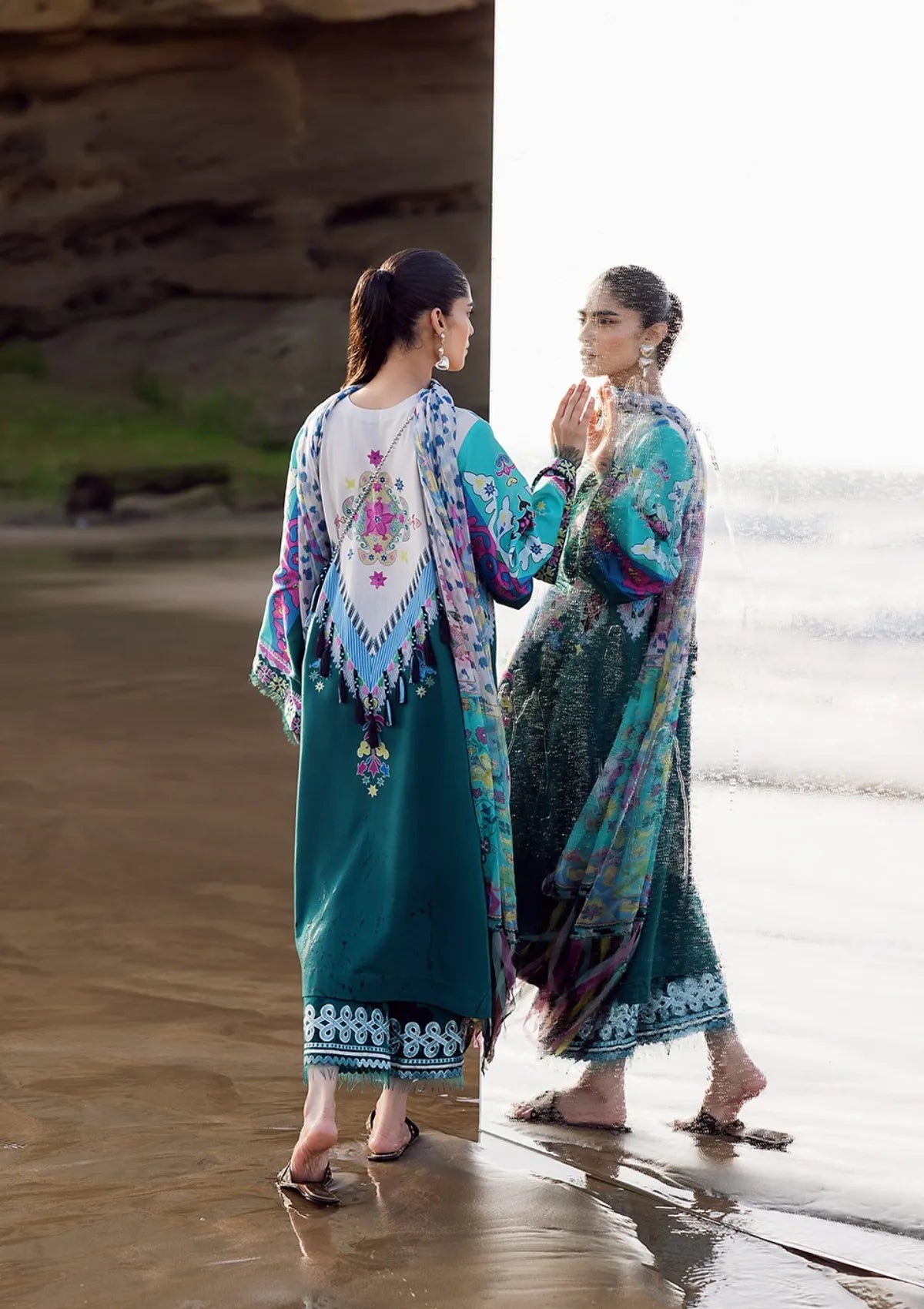 mohsin-saeed-fabrics-luxury-fashion-collection-daily-wear-wedding-and-formal-in-budget-This-product-is-from-siraa-by-sfk-everyday-lawn25-d-06-is-available-on-Mohsin-saeed-fabrics-website.