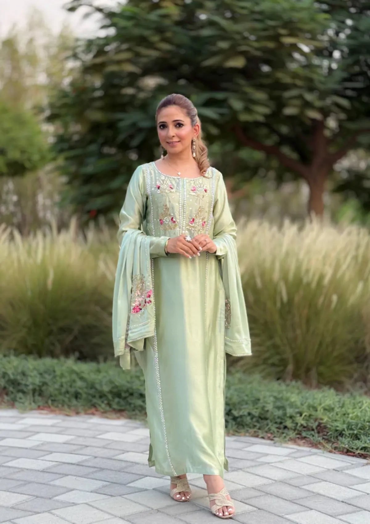 mohsin-saeed-fabrics-is-selling-online-and-in stores-Luxury-daily-wear-wedding-wear-formal-wear-in-budgeted-price-This-product-is-from-sidra-fahad-elianna25-sf-206-is-available-on-Mohsin-saeed-fabrics-website.