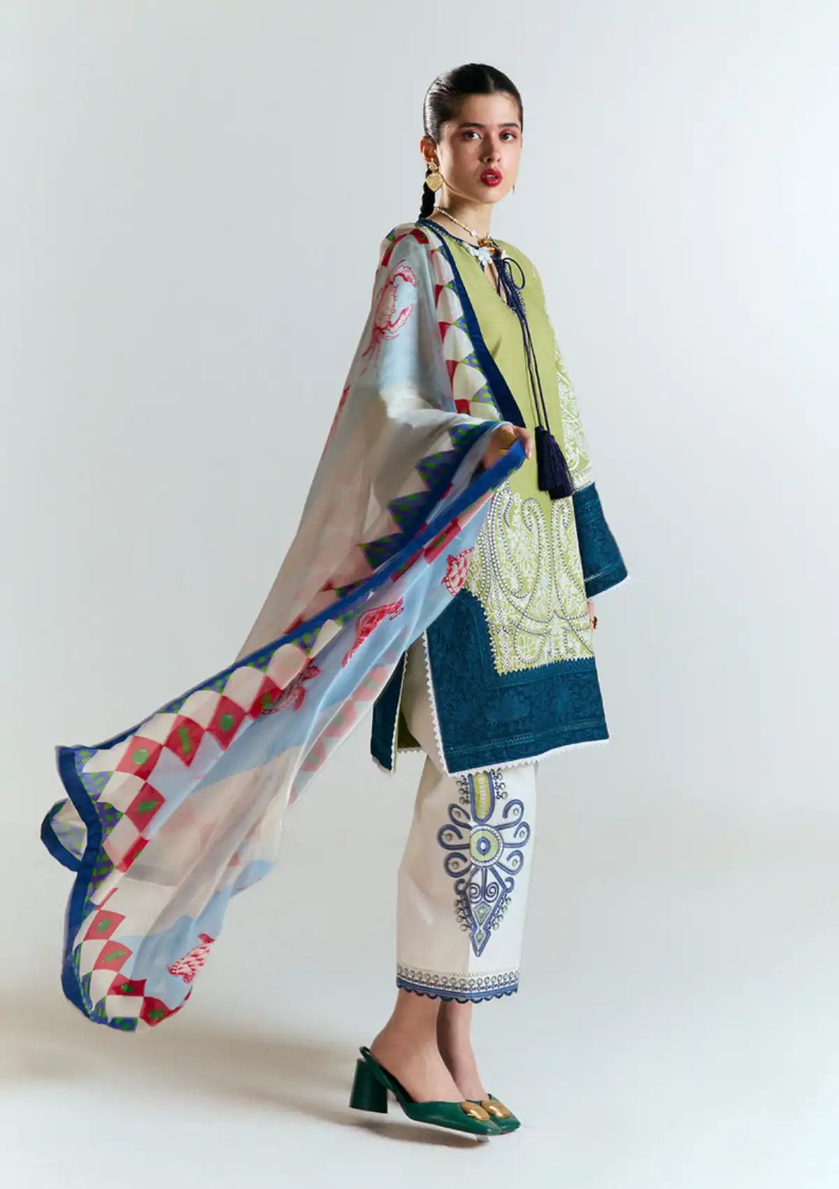 mohsin-saeed-fabrics-designer-daily-wear-formal-and-wedding-suits-within-budget-This-product-is-from-jugnu-by-hussain-rehar-summer-lawn25-d-06-bia-is-available-on-Mohsin-saeed-fabrics-website.