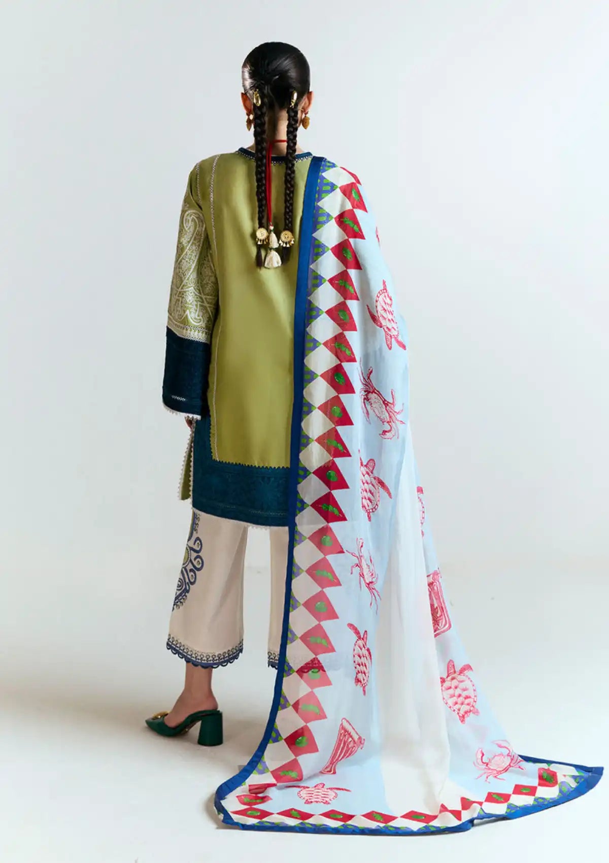 mohsin-saeed-fabrics-designer-daily-wear-formal-and-wedding-suits-within-budget-This-product-is-from-jugnu-by-hussain-rehar-summer-lawn25-d-06-bia-is-available-on-Mohsin-saeed-fabrics-website.