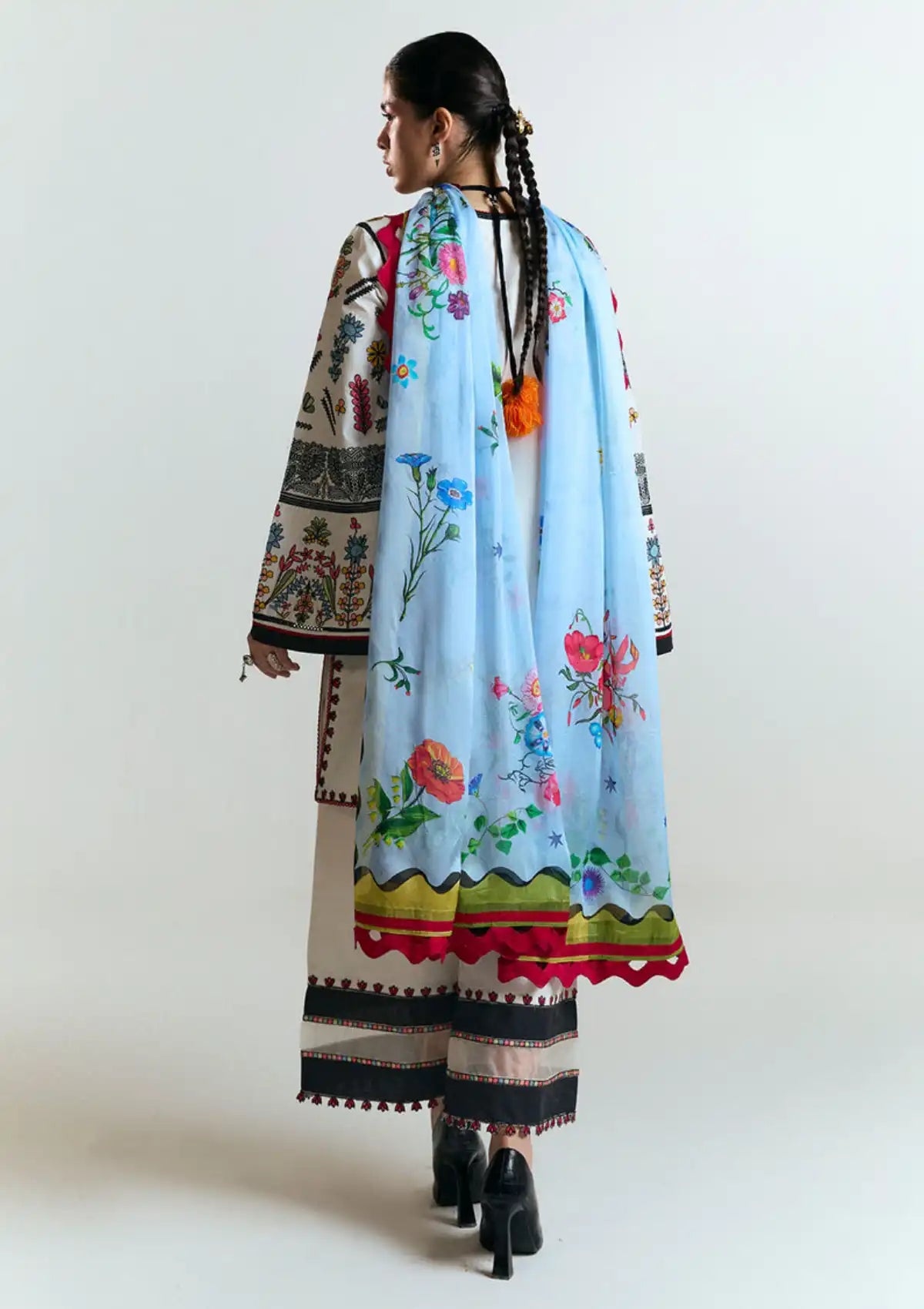 mohsin-saeed-fabrics-designer-daily-wear-formal-and-wedding-suits-within-budget-This-product-is-from-jugnu-by-hussain-rehar-summer-lawn25-d-02-tiya-is-available-on-Mohsin-saeed-fabrics-website.