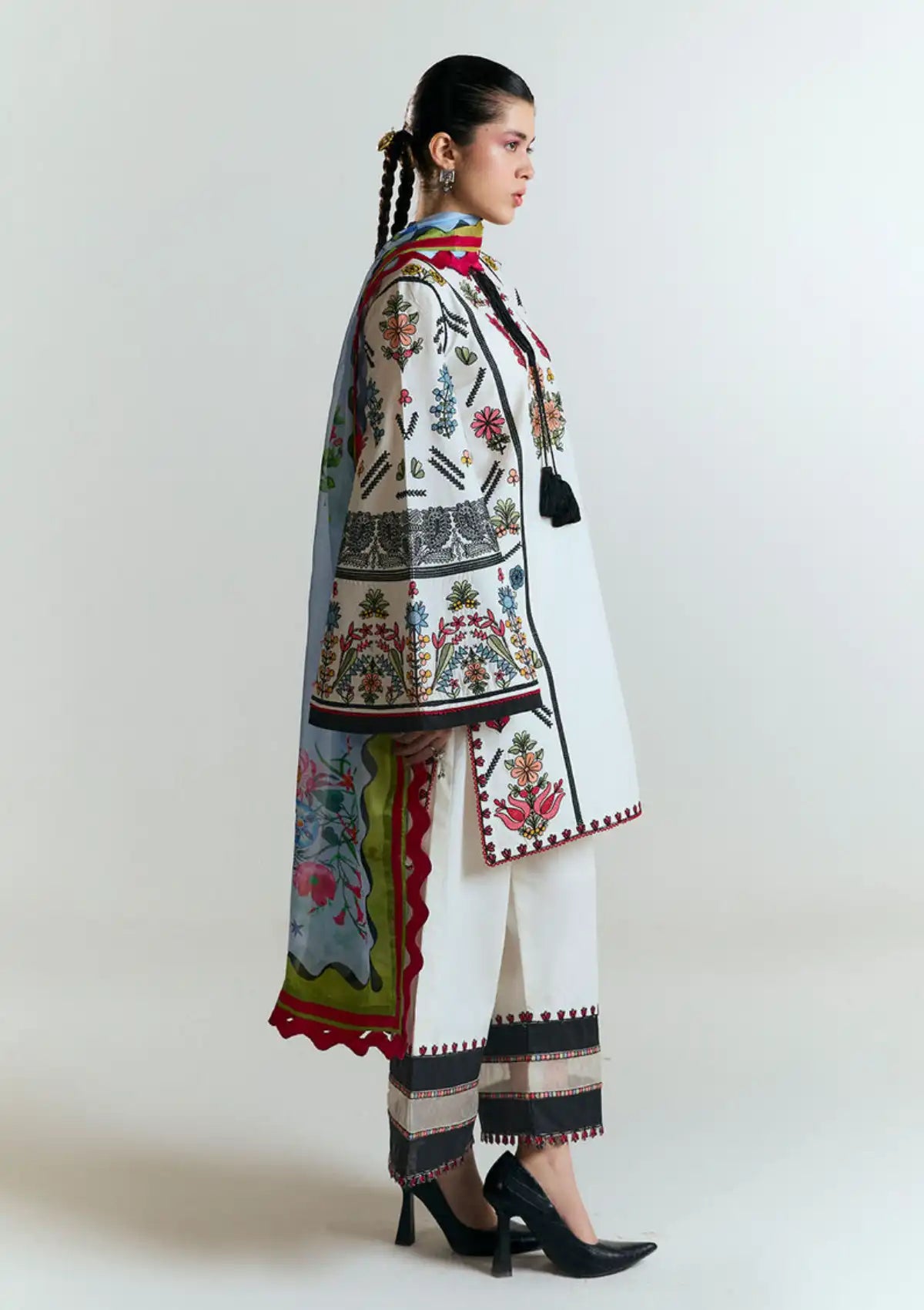 mohsin-saeed-fabrics-designer-daily-wear-formal-and-wedding-suits-within-budget-This-product-is-from-jugnu-by-hussain-rehar-summer-lawn25-d-02-tiya-is-available-on-Mohsin-saeed-fabrics-website.