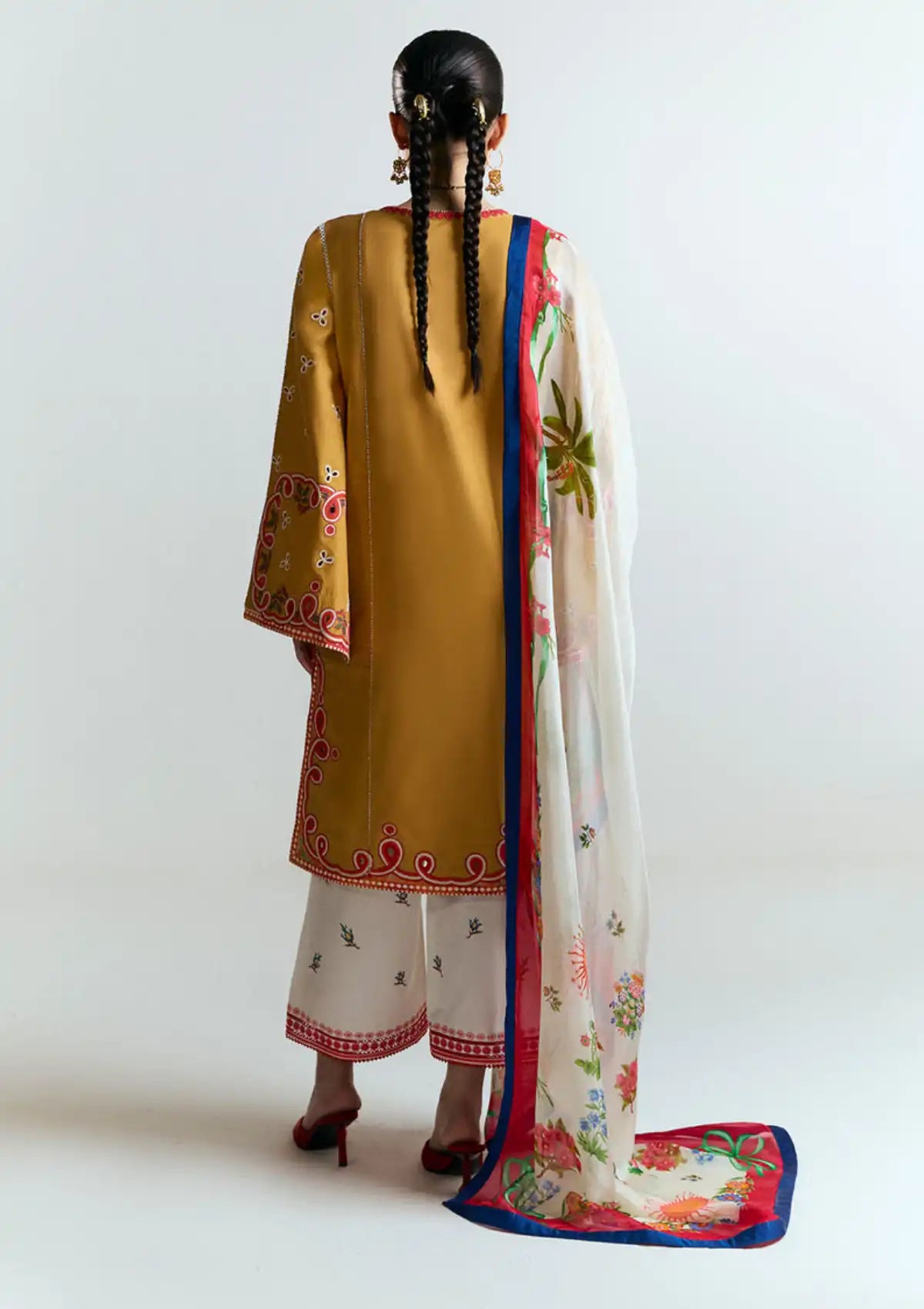mohsin-saeed-fabrics-designer-daily-wear-formal-and-wedding-suits-within-budget-This-product-is-from-jugnu-by-hussain-rehar-summer-lawn25-d-04-tanim-is-available-on-Mohsin-saeed-fabrics-website.