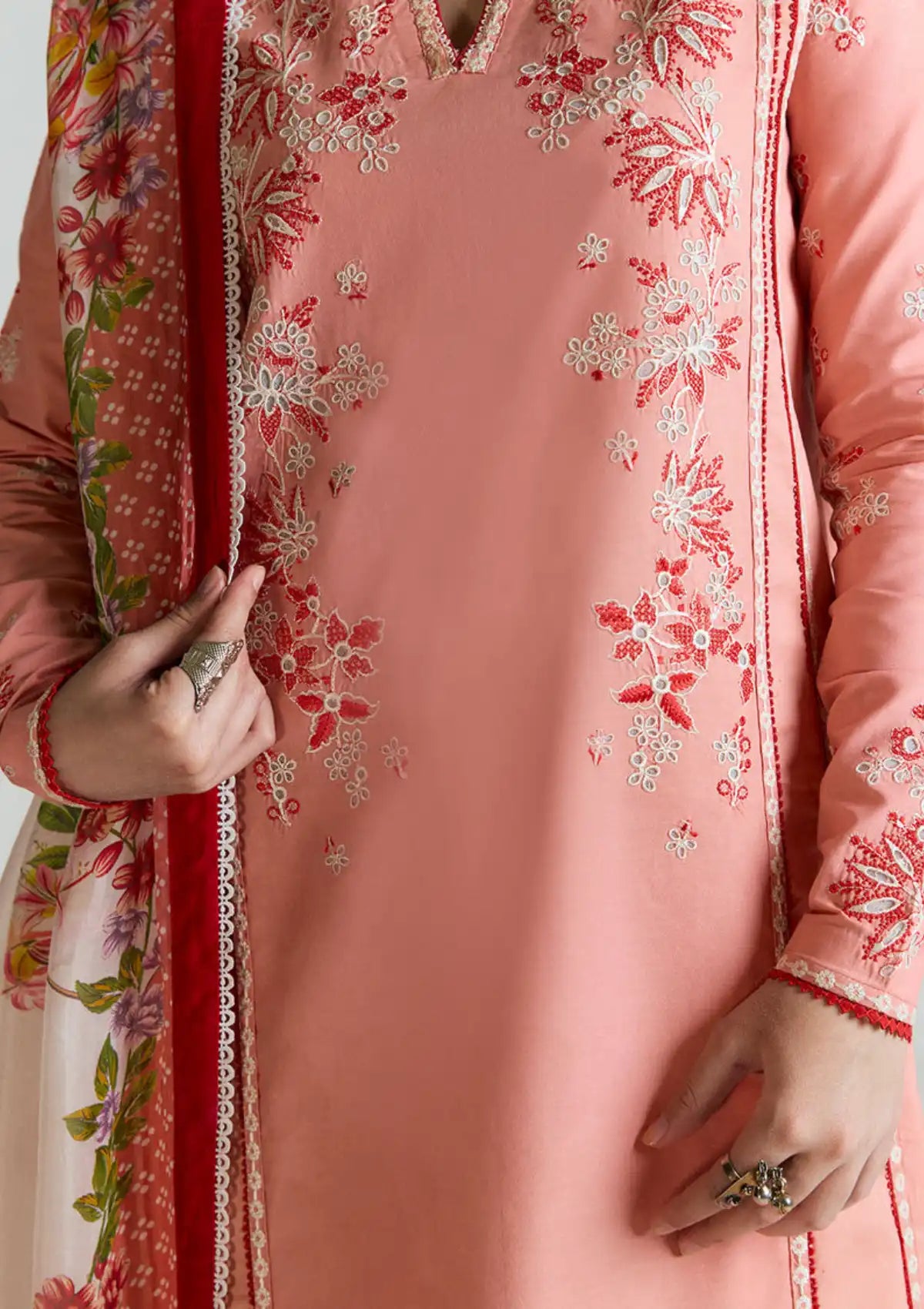 mohsin-saeed-fabrics-designer-daily-wear-formal-and-wedding-suits-within-budget-This-product-is-from-jugnu-by-hussain-rehar-summer-lawn25-d-10-b-har-is-available-on-Mohsin-saeed-fabrics-website.