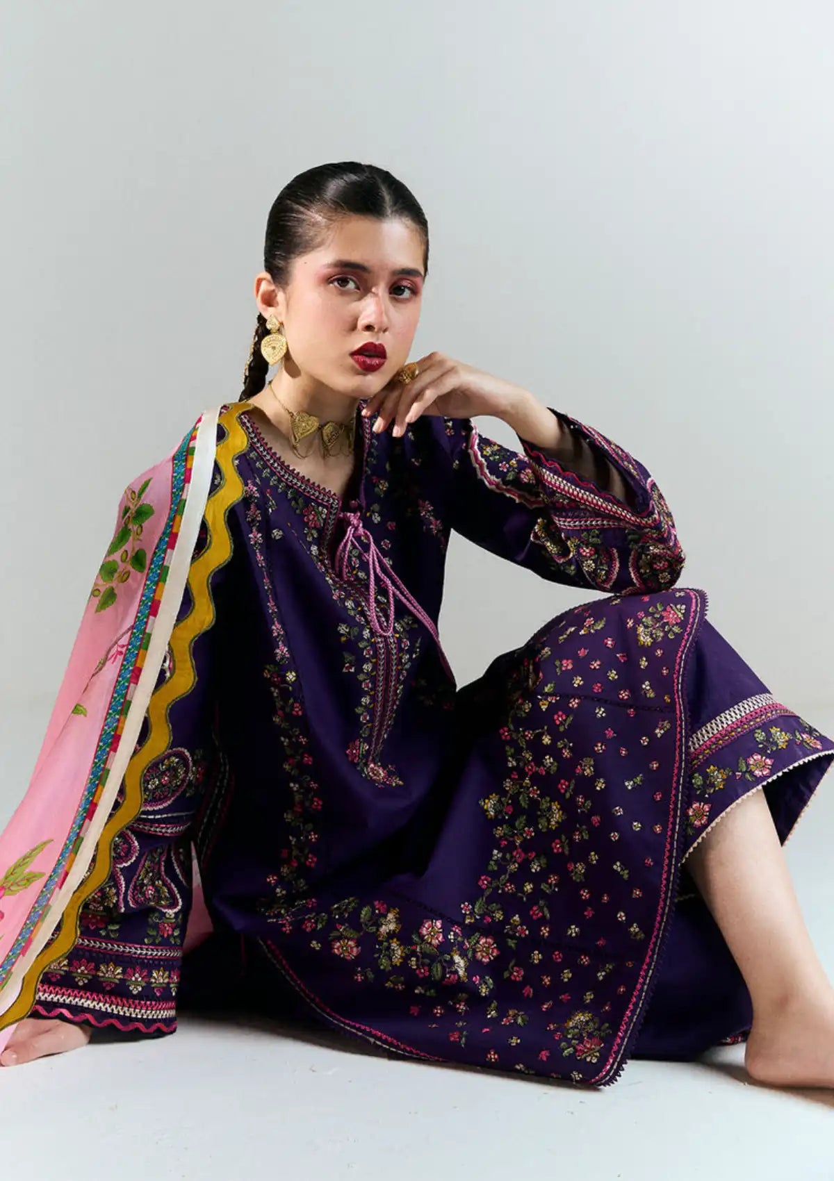 mohsin-saeed-fabrics-designer-daily-wear-formal-and-wedding-suits-within-budget-This-product-is-from-jugnu-by-hussain-rehar-summer-lawn25-d-05-sagar-is-available-on-Mohsin-saeed-fabrics-website.