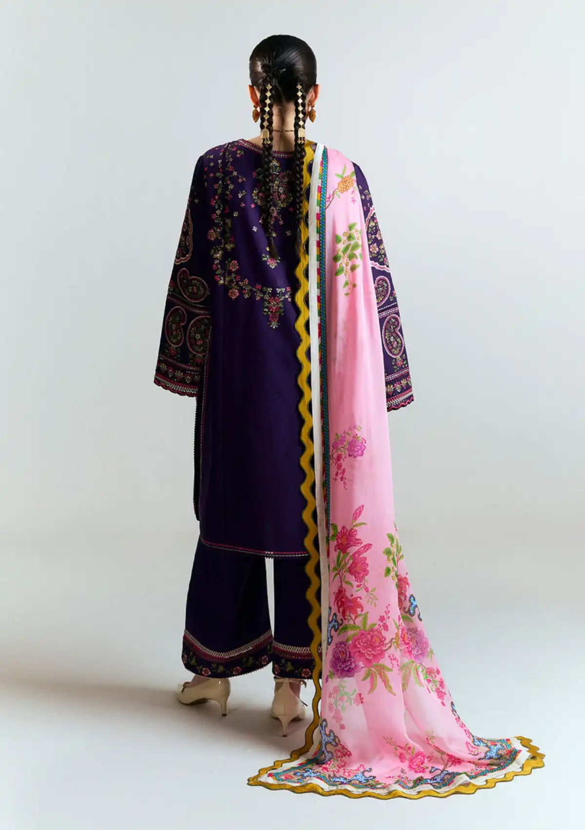 mohsin-saeed-fabrics-designer-daily-wear-formal-and-wedding-suits-within-budget-This-product-is-from-jugnu-by-hussain-rehar-summer-lawn25-d-05-sagar-is-available-on-Mohsin-saeed-fabrics-website.