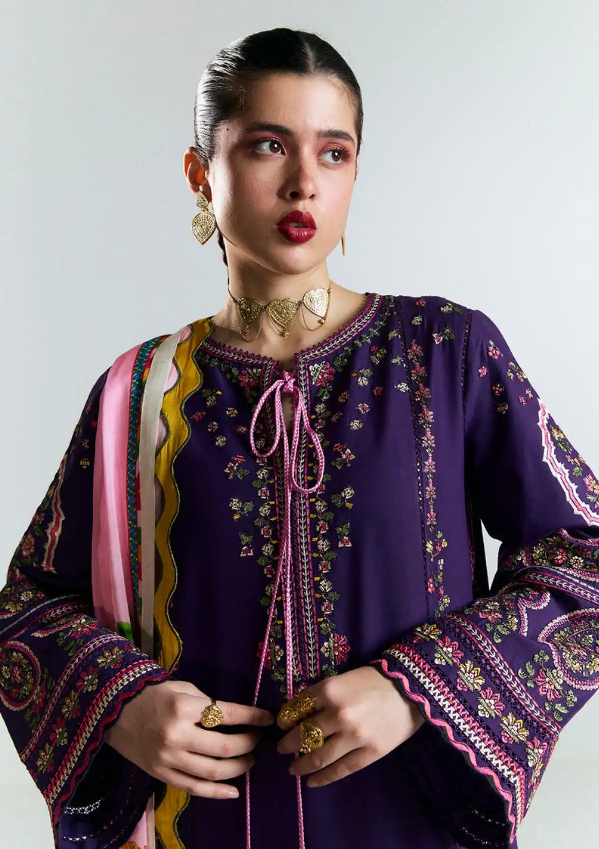 mohsin-saeed-fabrics-designer-daily-wear-formal-and-wedding-suits-within-budget-This-product-is-from-jugnu-by-hussain-rehar-summer-lawn25-d-05-sagar-is-available-on-Mohsin-saeed-fabrics-website.