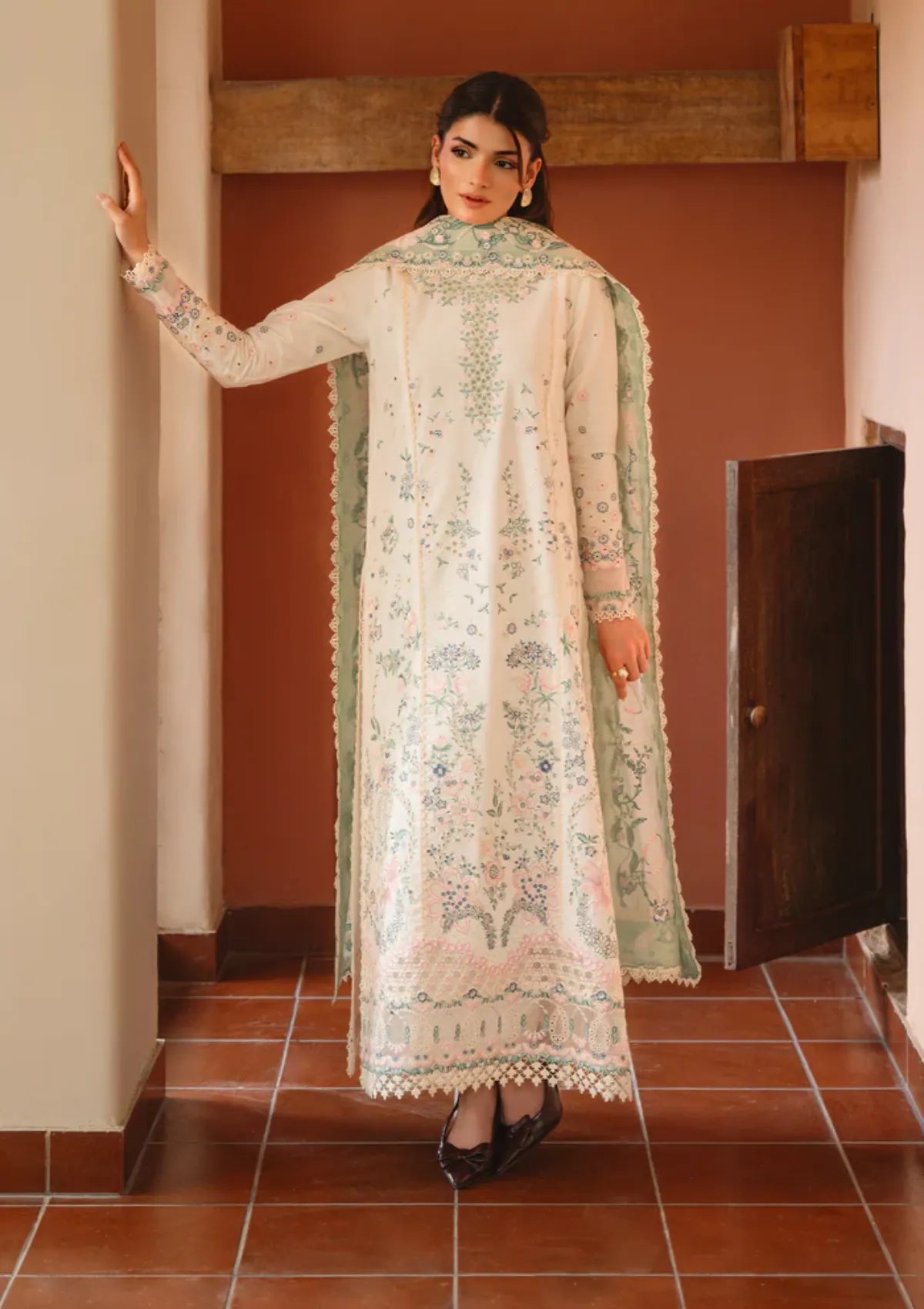 Ayzel Whisper Emb Lawn'26 -1238 BAREEZE