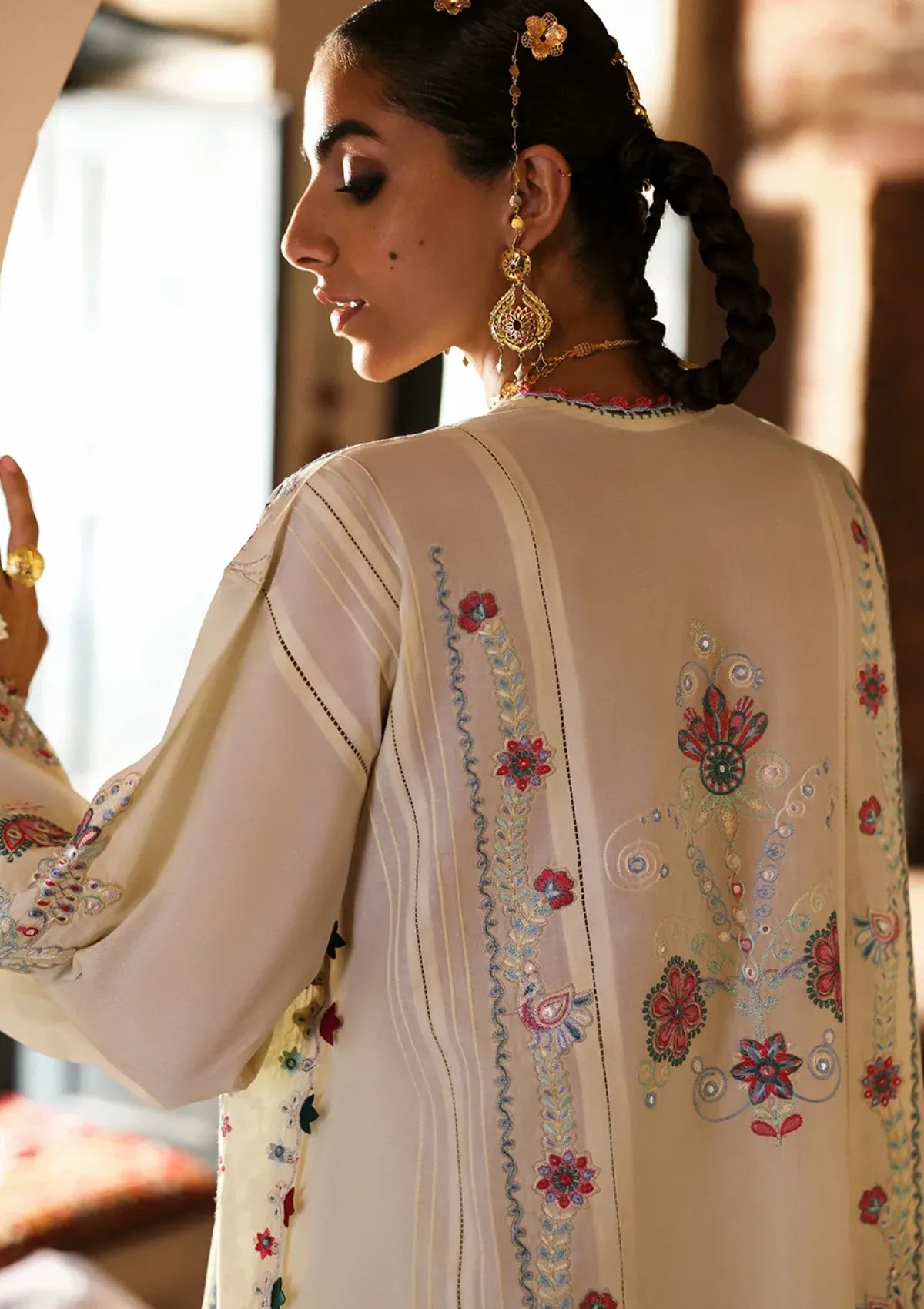 mohsin-saeed-fabrics-affordable-luxury-outfits-for-daily-formal-and-wedding-wear-This-product-is-from-zaha-festive-lawn25-d-01-is-available-on-Mohsin-saeed-fabrics-website.