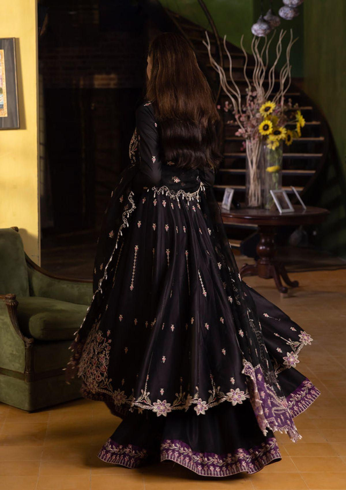 Mohsin-Saeed-Fabrics-is-selling-all-trendy-and-beautiful-dresses