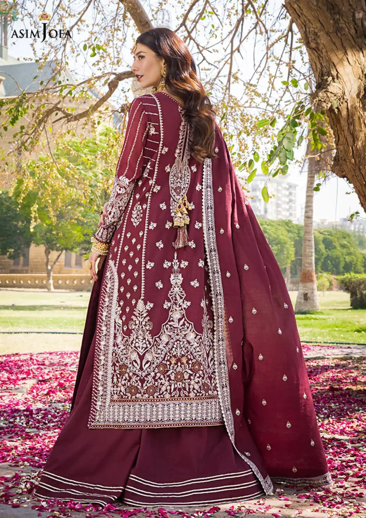 Asim Jofa Lucknowi Chikankaari'23 AJMQ-12 is available at Mohsin Saeed Fabrics online shop All the top women brands in pakistan such as Freesia, Maria b, Zara Shahjahan, Asim Jofa, Zaha, Elan, Crimson, Sobia Nazir, Maryam n Maria, Hussain Rehar, Marjjan, Anaya by Kiran Chaudhary, johra, 