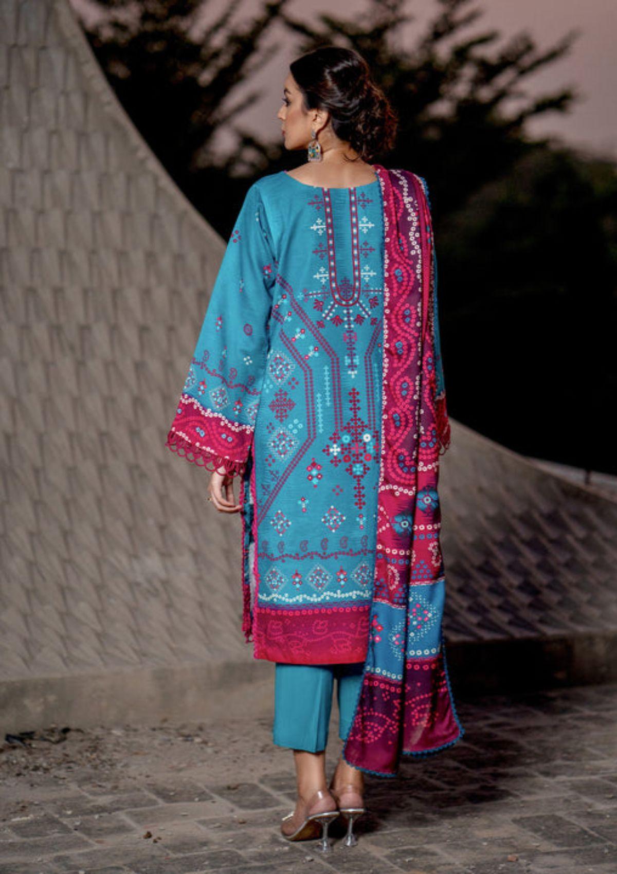 Mohsin-Saeed-Fabrics-is-selling-all-trendy-and-beautiful-dresses