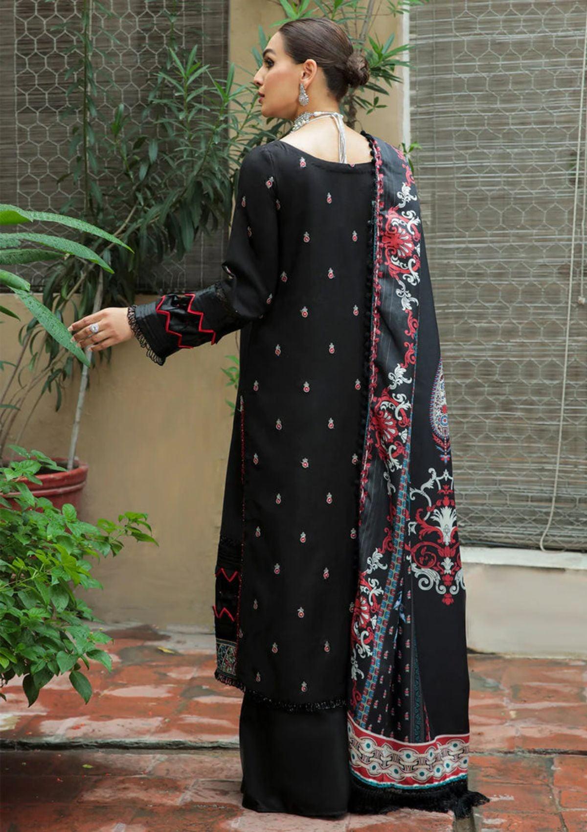 Mohsin-Saeed-Fabrics-is-selling-all-trendy-and-beautiful-dresses