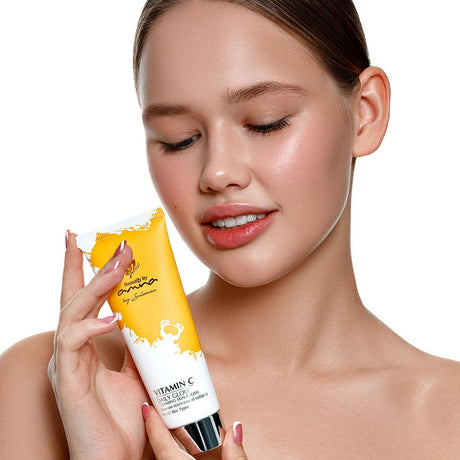VITAMIN C - DAILY GLOW CLEANSING SKIN POLISH - Mohsin Saeed Fabrics